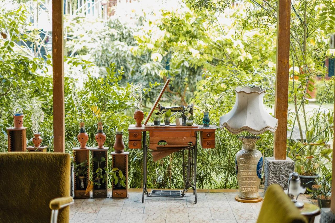 スマラン Djajanti House Bed & Breakfast エクステリア 写真
