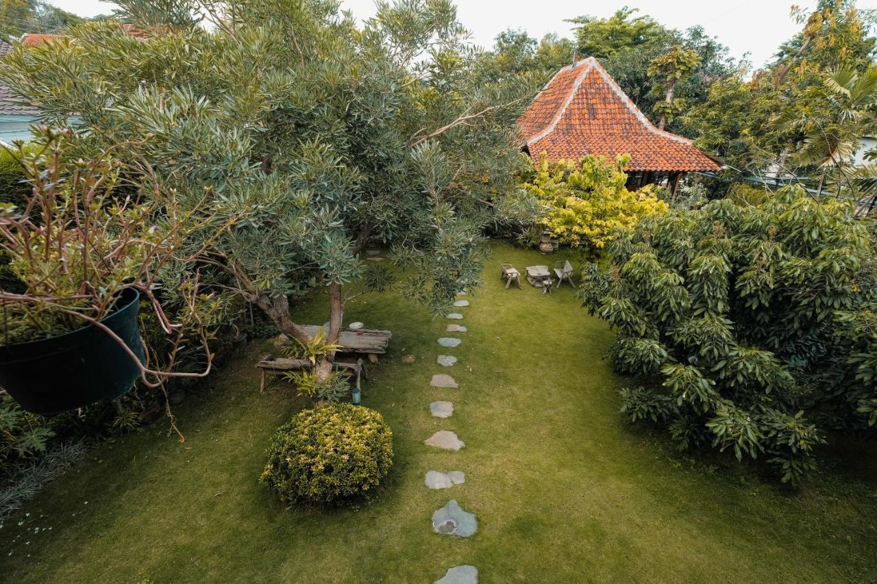 スマラン Djajanti House Bed & Breakfast エクステリア 写真