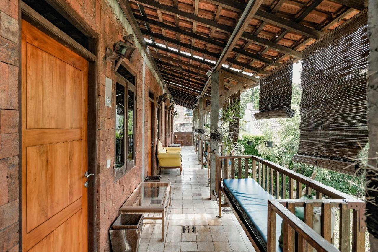 スマラン Djajanti House Bed & Breakfast エクステリア 写真