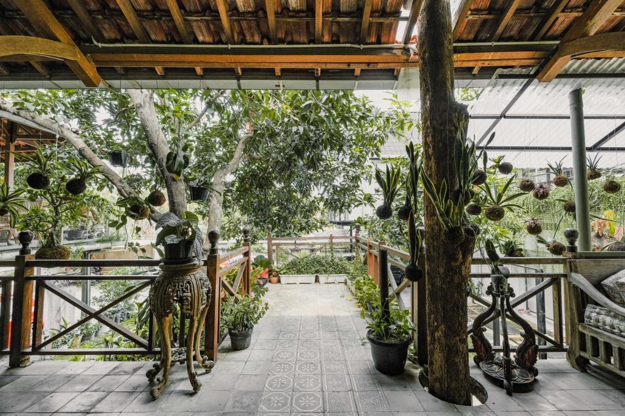 スマラン Djajanti House Bed & Breakfast エクステリア 写真