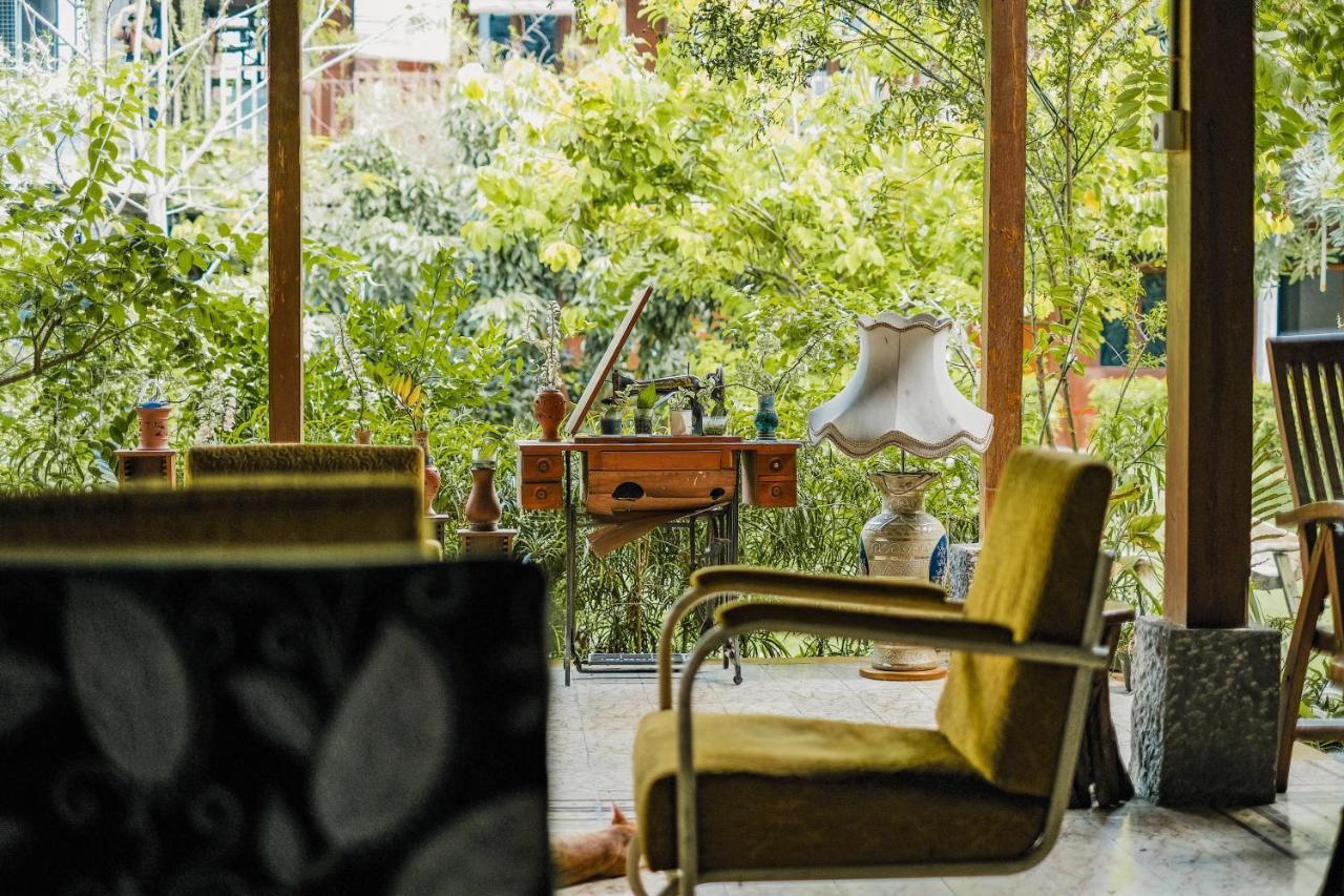 スマラン Djajanti House Bed & Breakfast エクステリア 写真