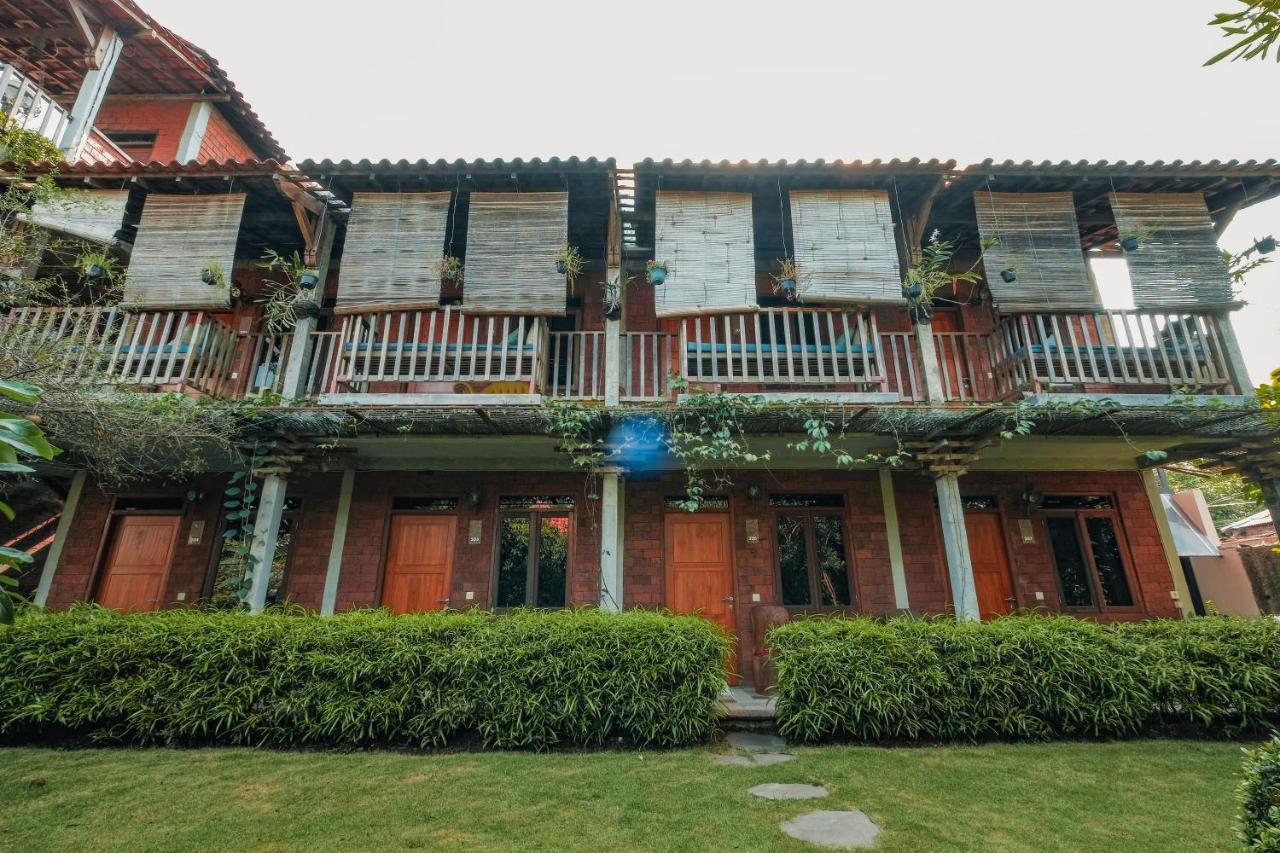 スマラン Djajanti House Bed & Breakfast エクステリア 写真