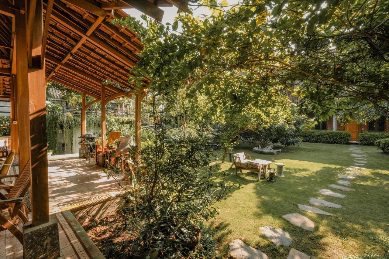 スマラン Djajanti House Bed & Breakfast エクステリア 写真
