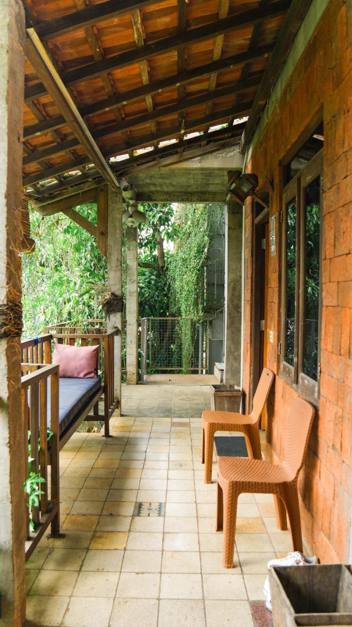 スマラン Djajanti House Bed & Breakfast エクステリア 写真