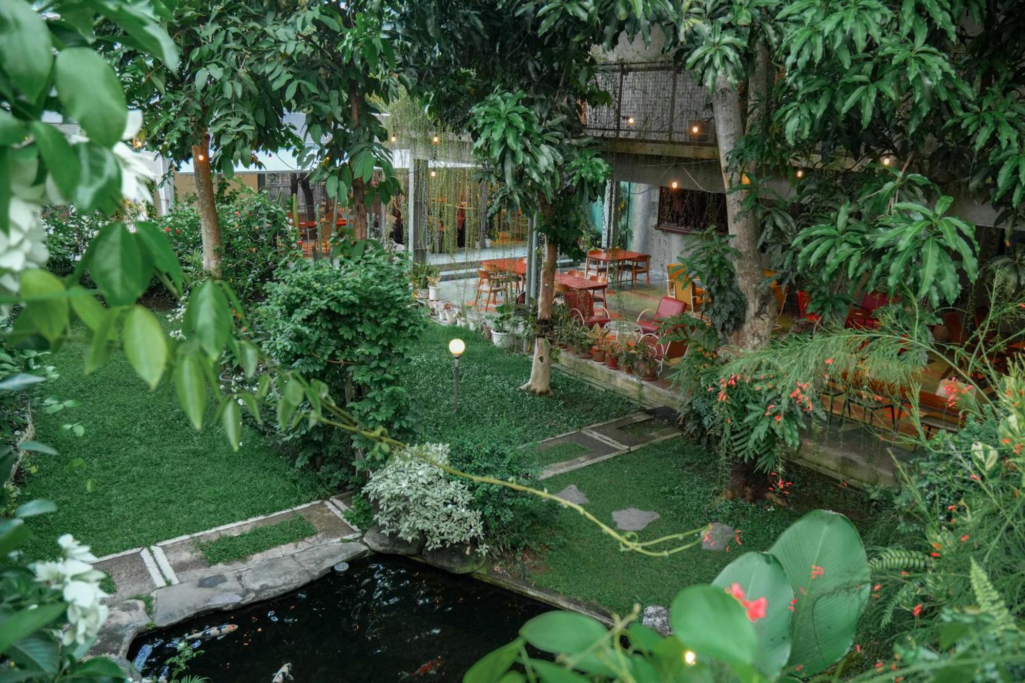 スマラン Djajanti House Bed & Breakfast エクステリア 写真