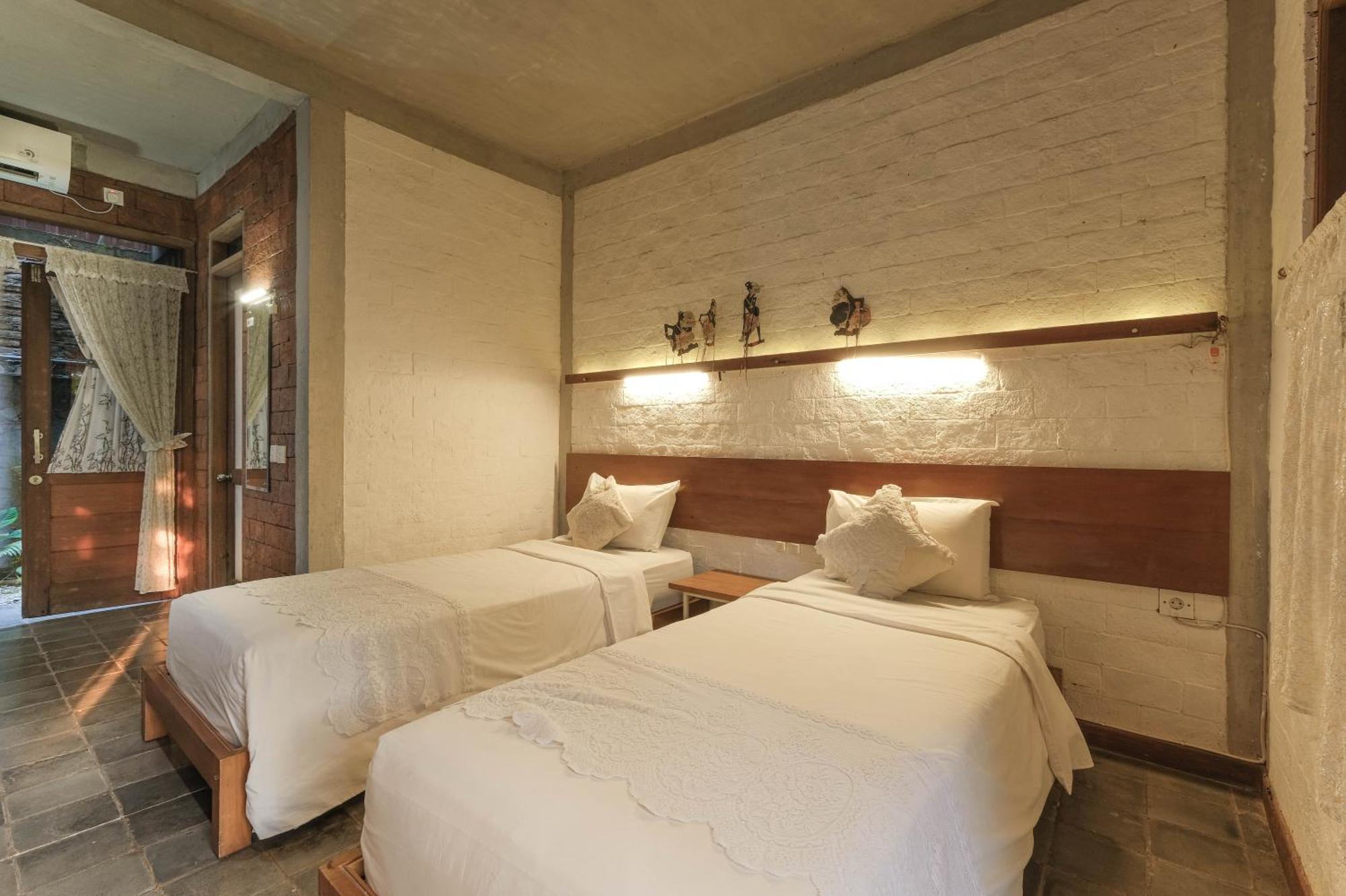 スマラン Djajanti House Bed & Breakfast エクステリア 写真
