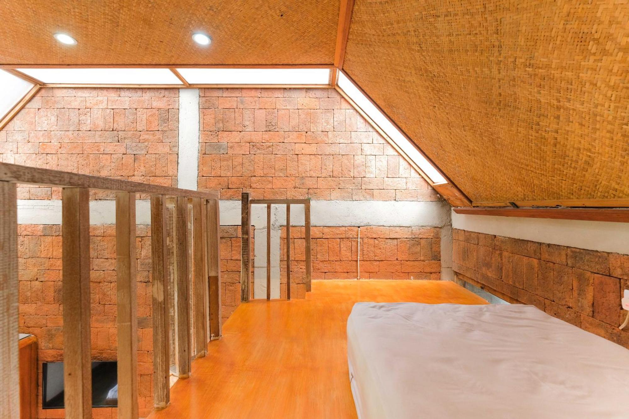 スマラン Djajanti House Bed & Breakfast エクステリア 写真