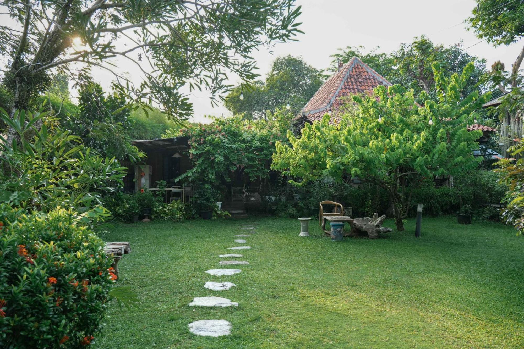 スマラン Djajanti House Bed & Breakfast エクステリア 写真