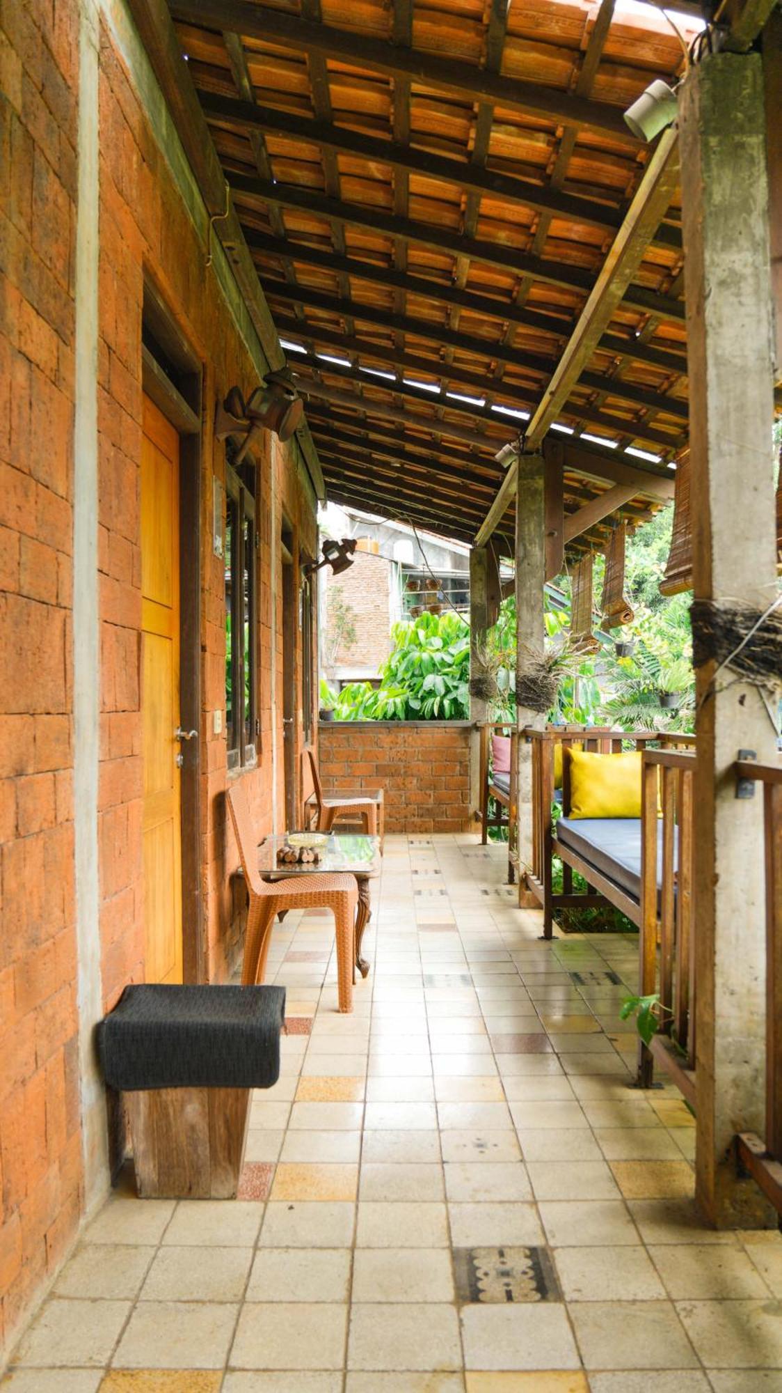 スマラン Djajanti House Bed & Breakfast エクステリア 写真