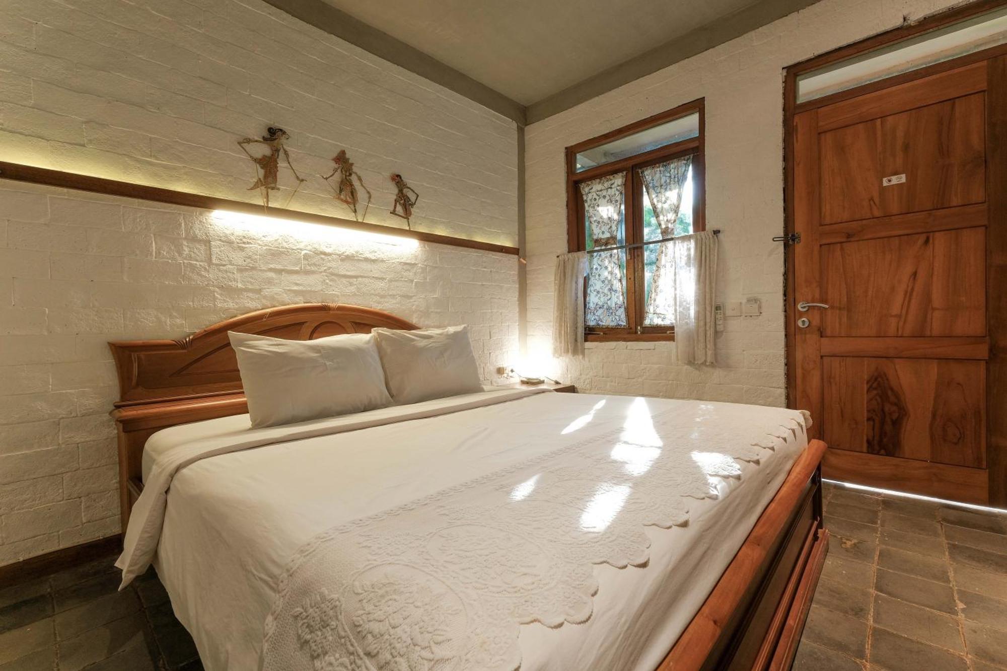 スマラン Djajanti House Bed & Breakfast エクステリア 写真