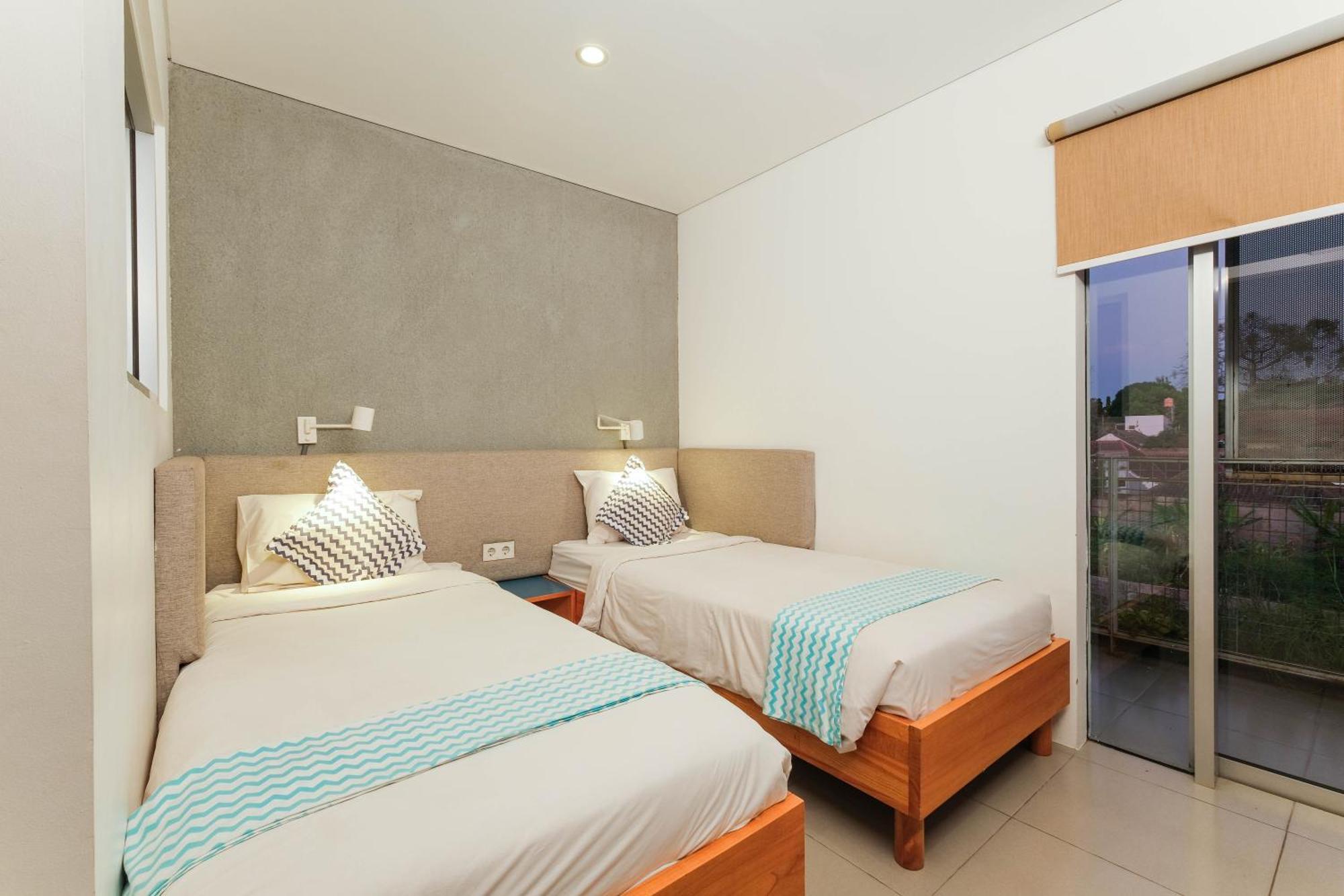 スマラン Djajanti House Bed & Breakfast エクステリア 写真