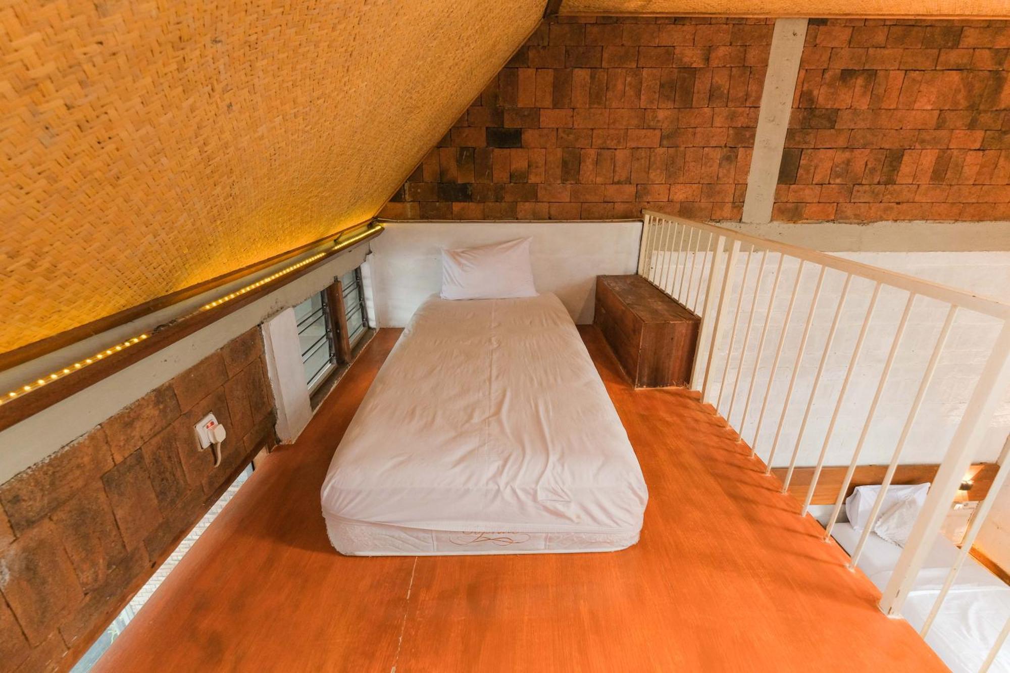 スマラン Djajanti House Bed & Breakfast エクステリア 写真