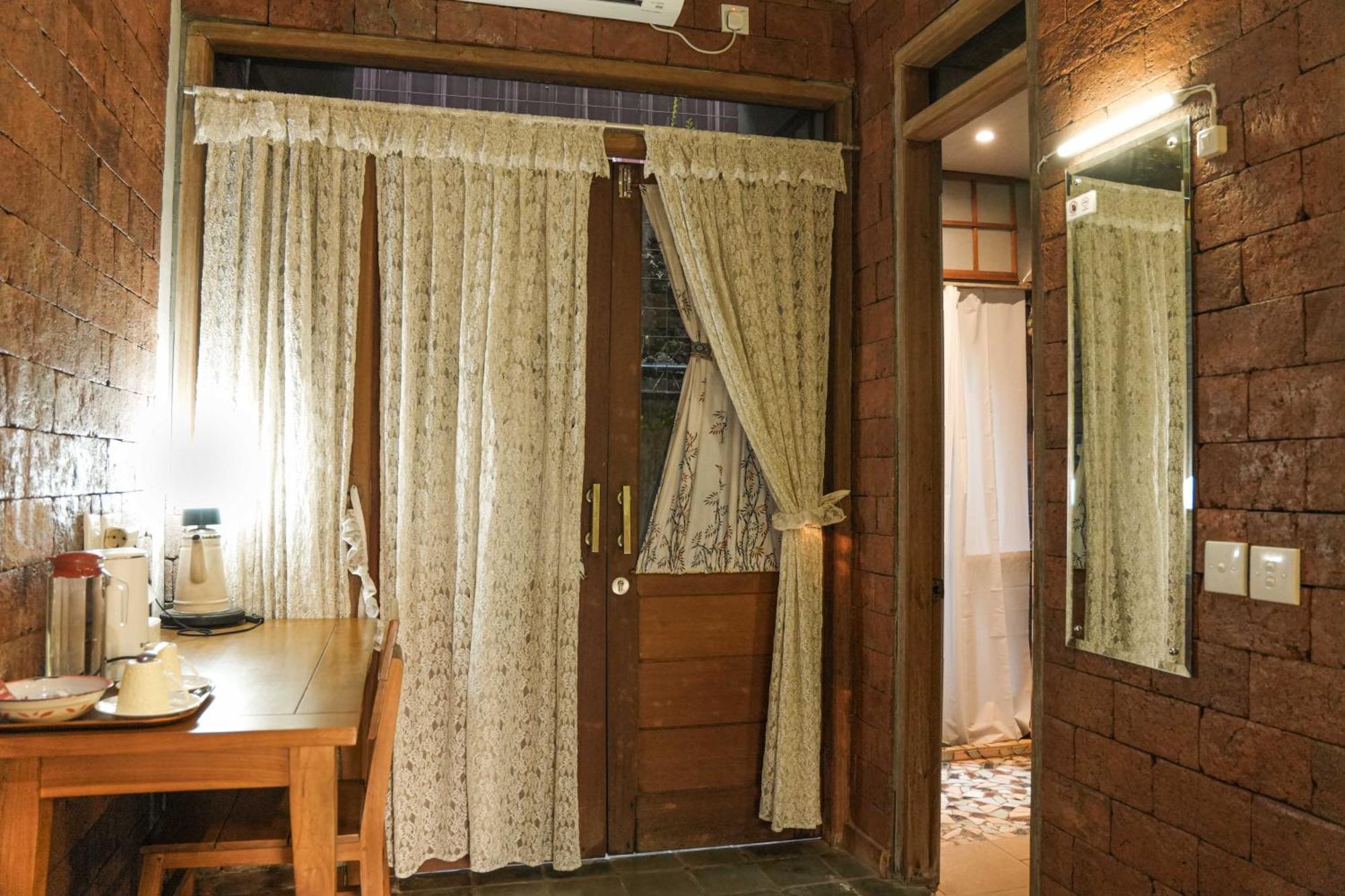 スマラン Djajanti House Bed & Breakfast エクステリア 写真