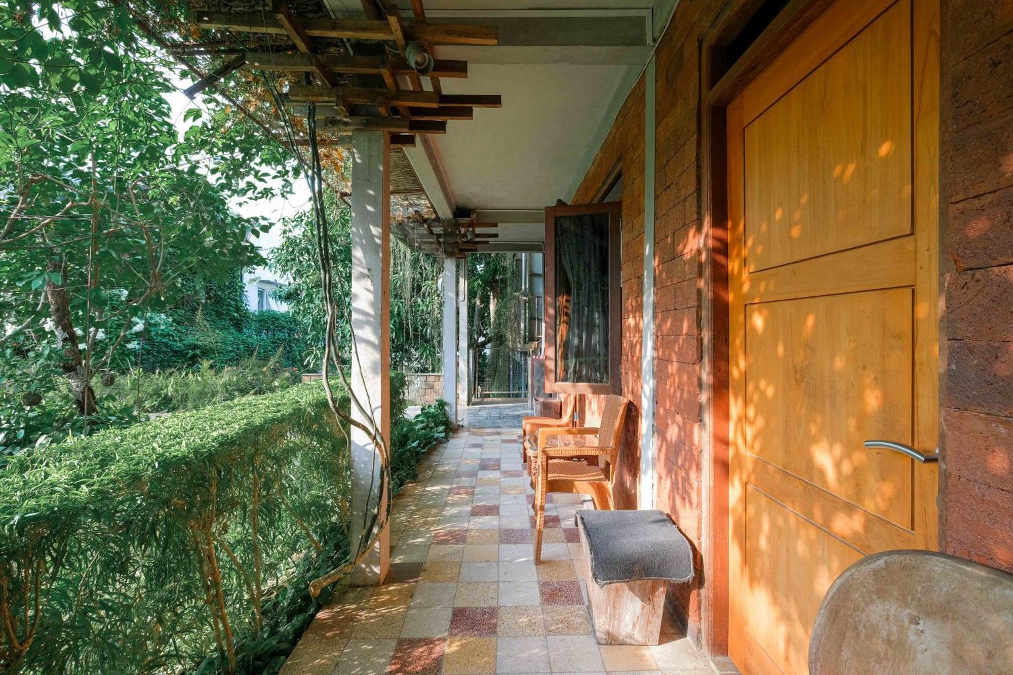 スマラン Djajanti House Bed & Breakfast エクステリア 写真