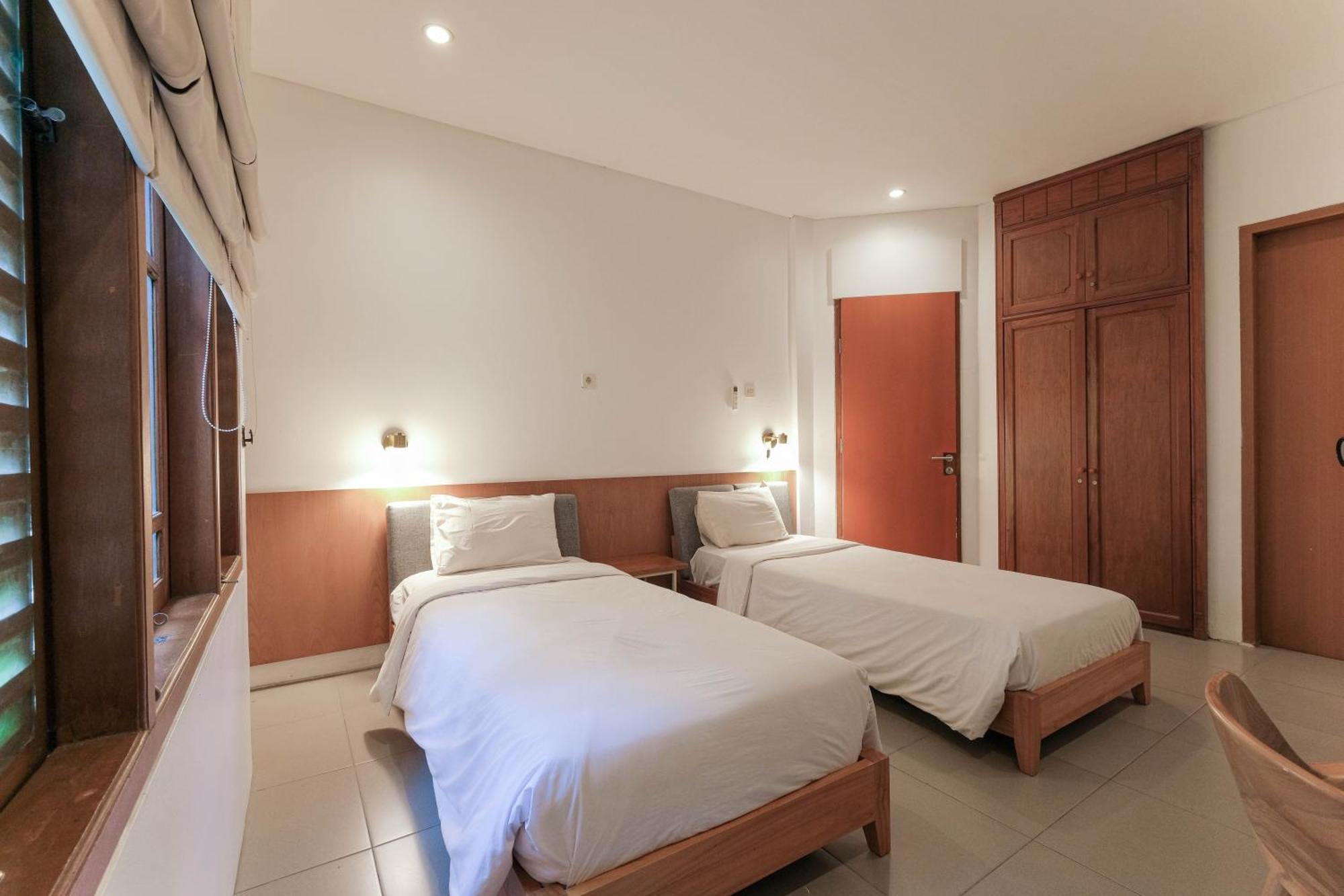 スマラン Djajanti House Bed & Breakfast エクステリア 写真